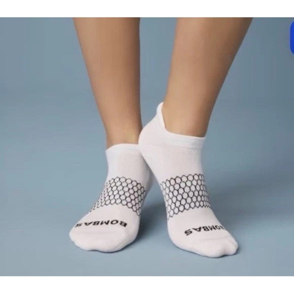 EUC Bombas Midweight Ankle Socks 6 Pairs White - MEDIUM - Women 8-10.5 Men 6-9
